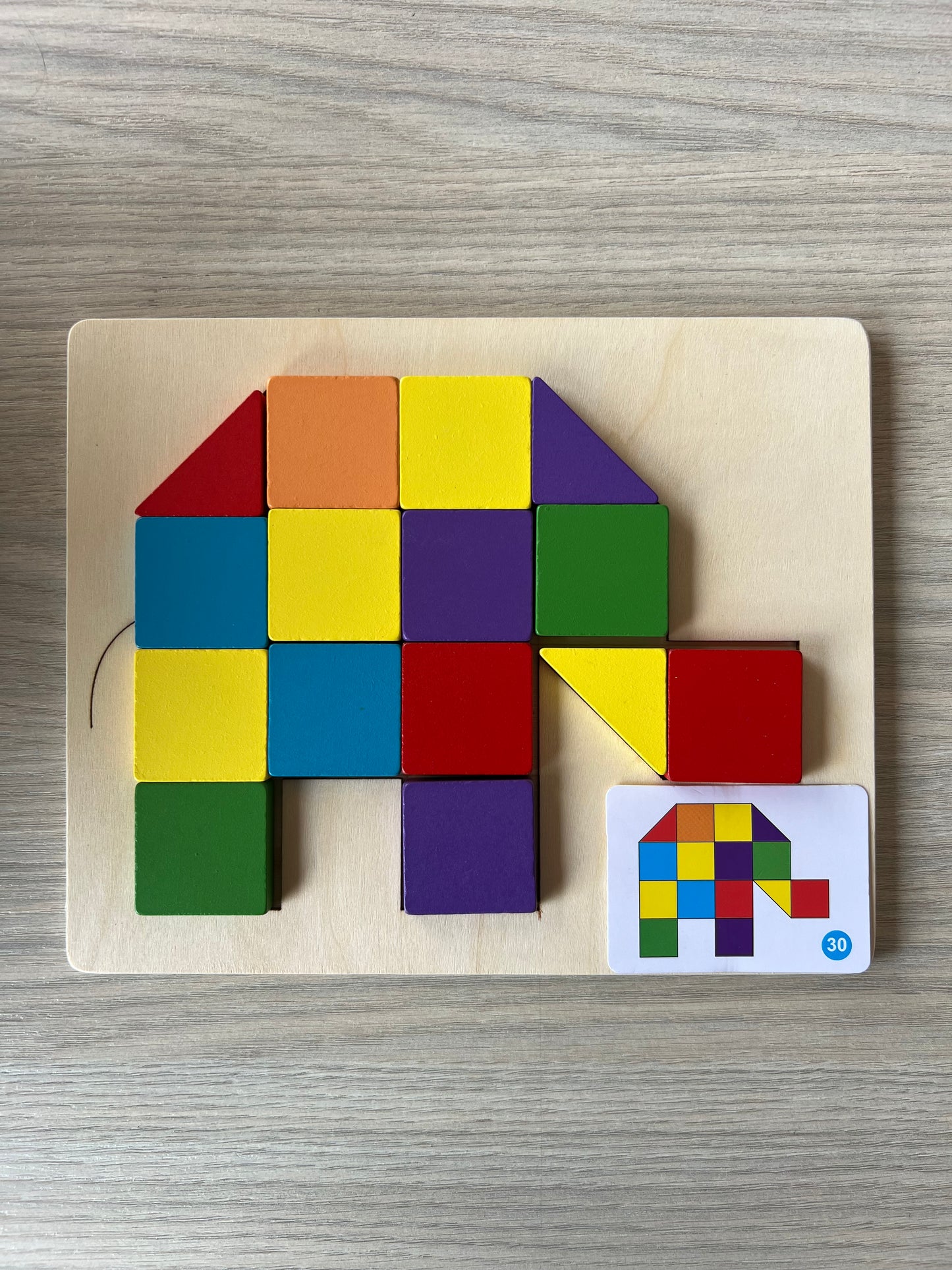 Mosaico de elefante en madera